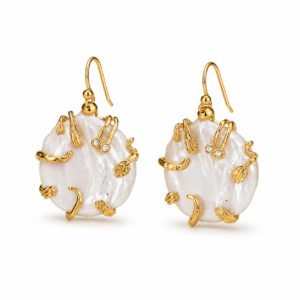 Aritos con Perla Barroca Natural Engastada en Laminado Dorado | Elegancia Exclusiva para Mujer